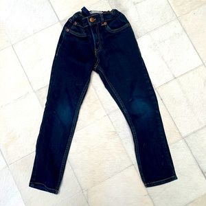Levi skinny boy jeans. Like new. Fits 5-7 yrs